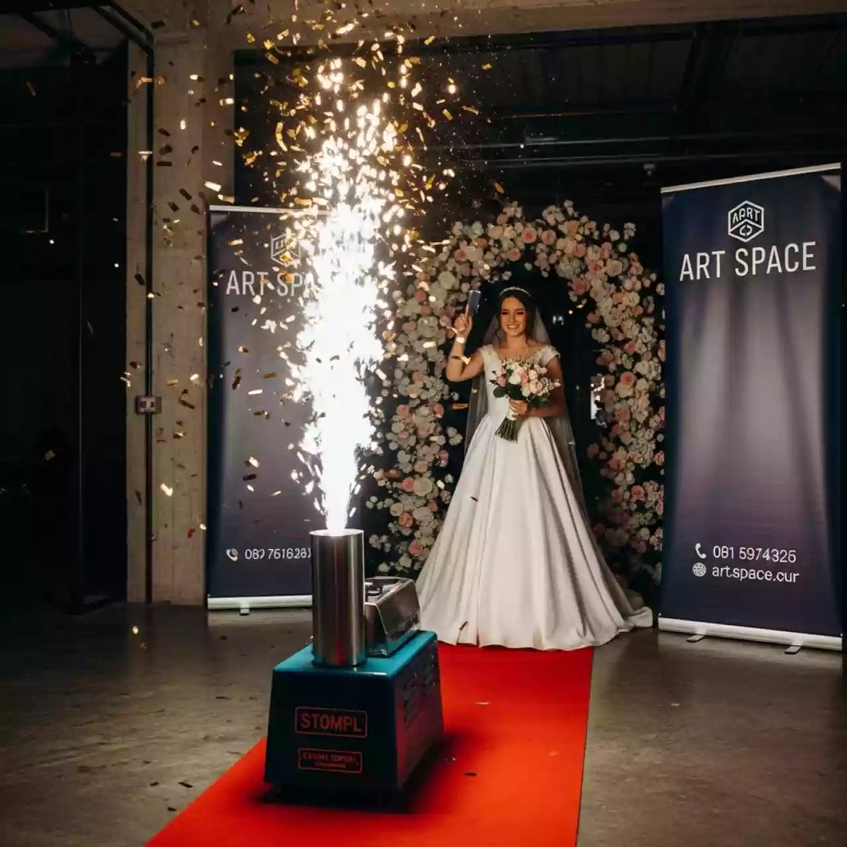 Аренда Стомпл крути топчи в Маринс Парк Отеле — ART SPACE