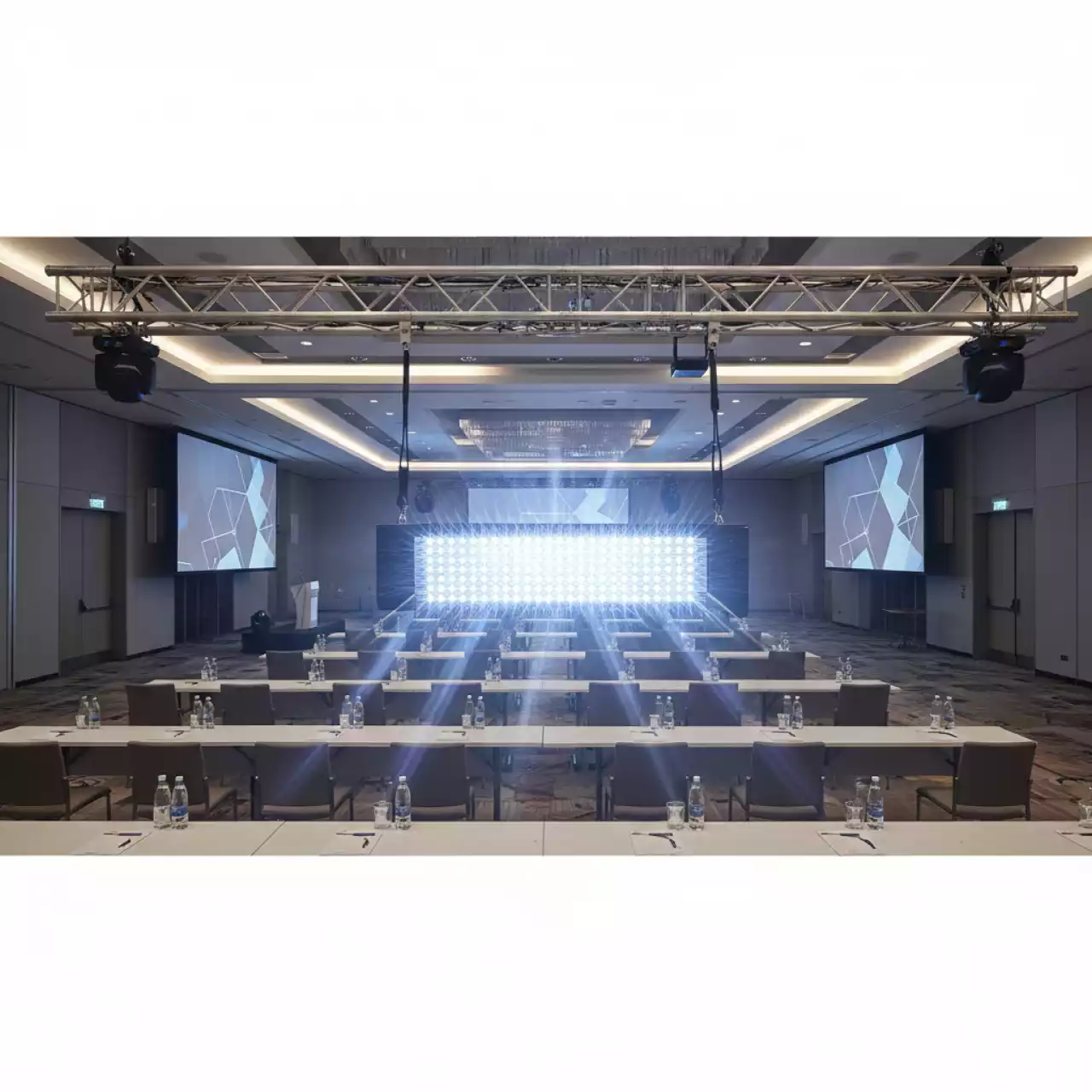 Аренда Стробоскоп LED Involight Strob 18 в отеле Hyatt Regency Sochi — ART SPACE