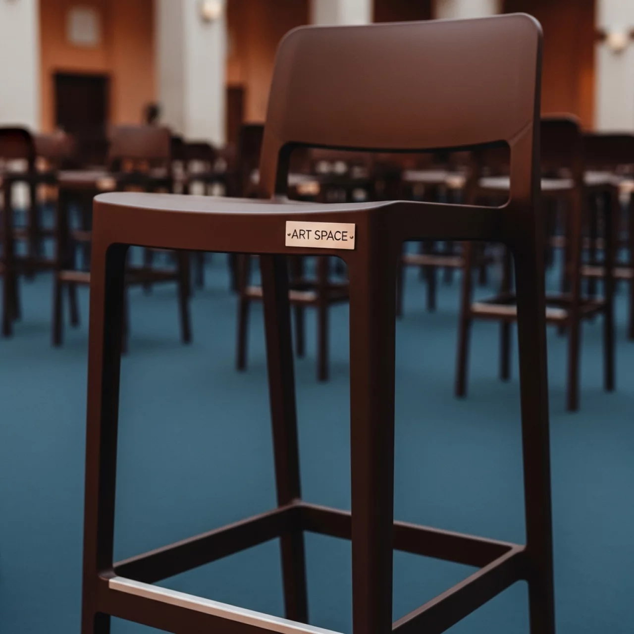 Аренда Стул пластиковый барный Net Stool