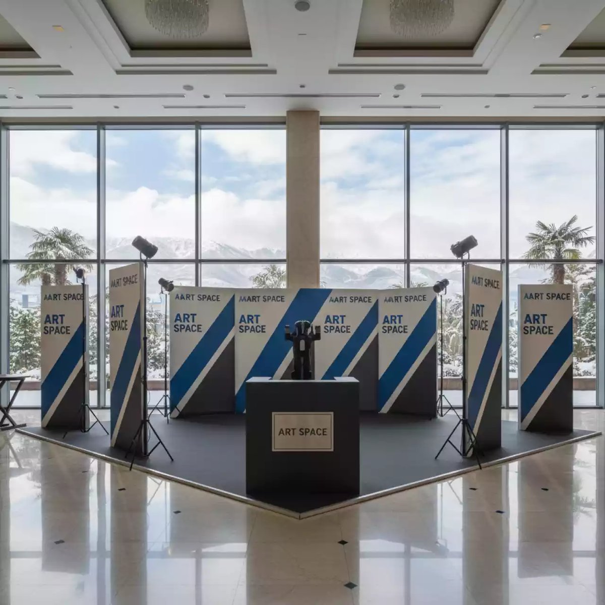 Аренда Застройка мобильными стендами в Swissôtel Resort Sochi Kamelia — ART SPACE