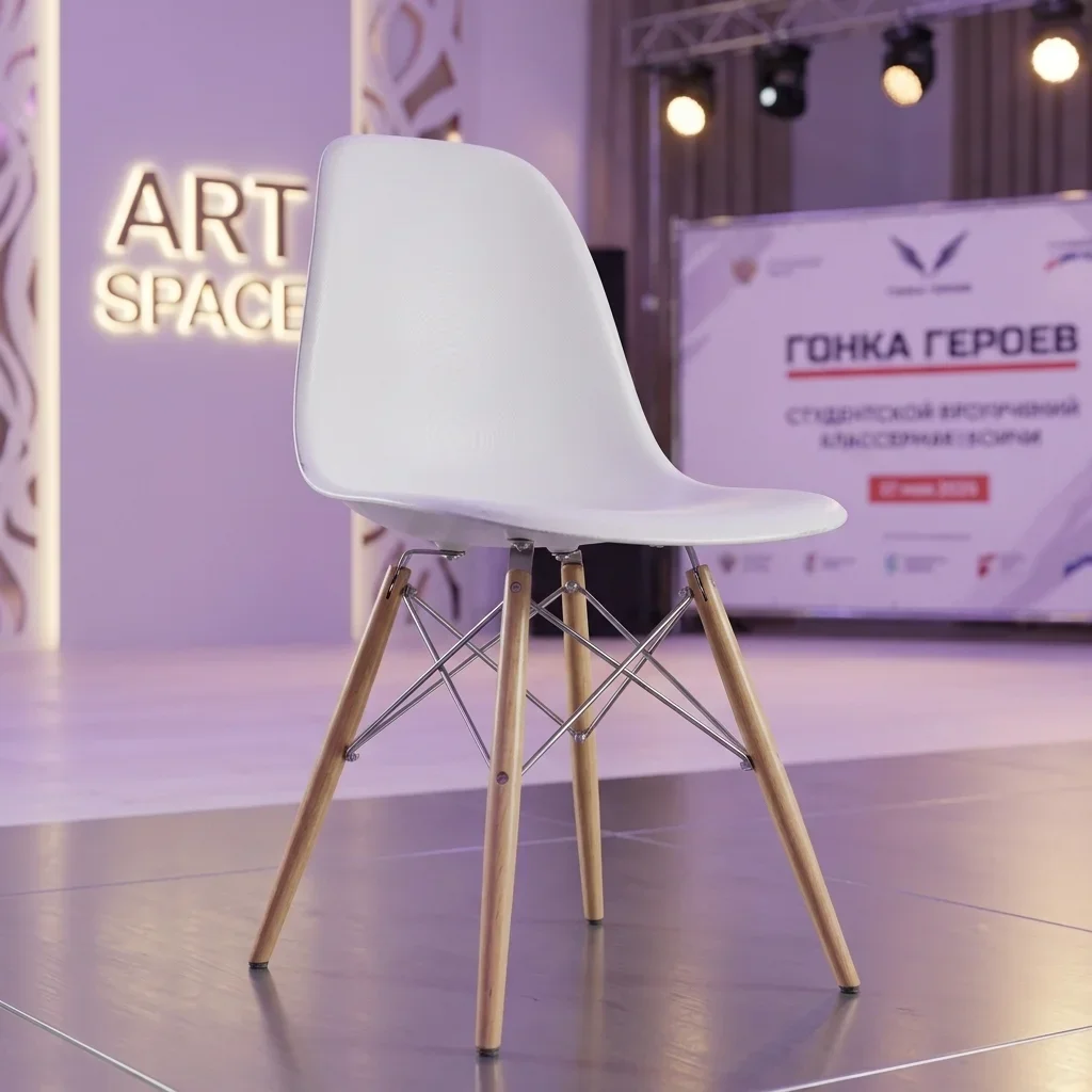 Аренда белого стула Eames