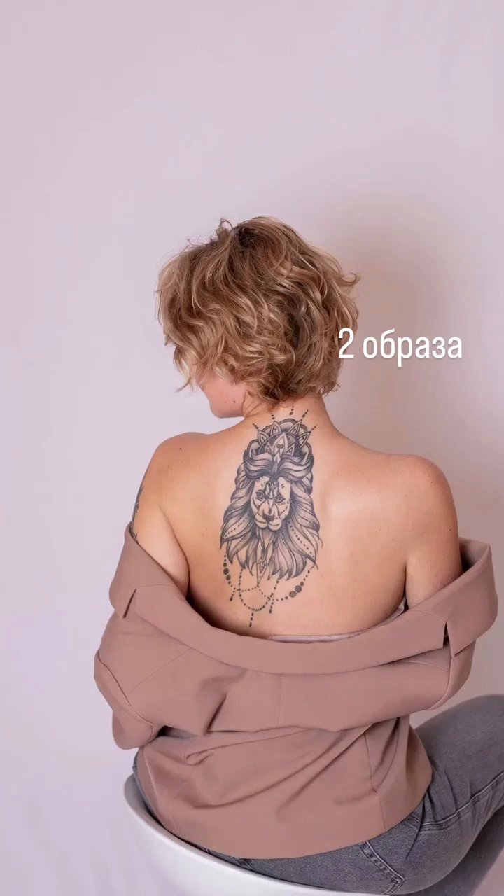 Белые складные стулья для фотосессий
